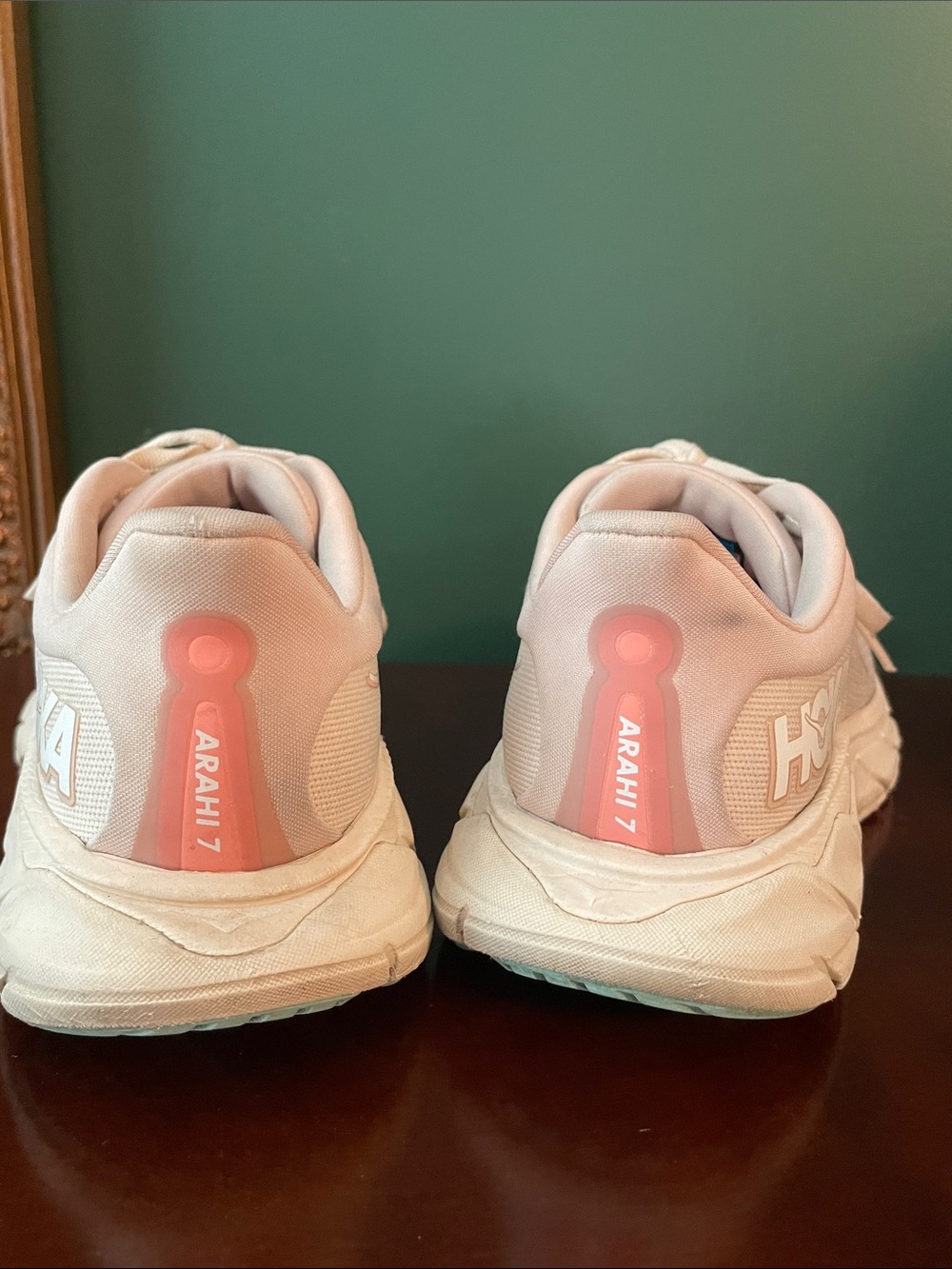 Hoka Arahi 7 Athletic Running Shoes - Picture 3 of 6
